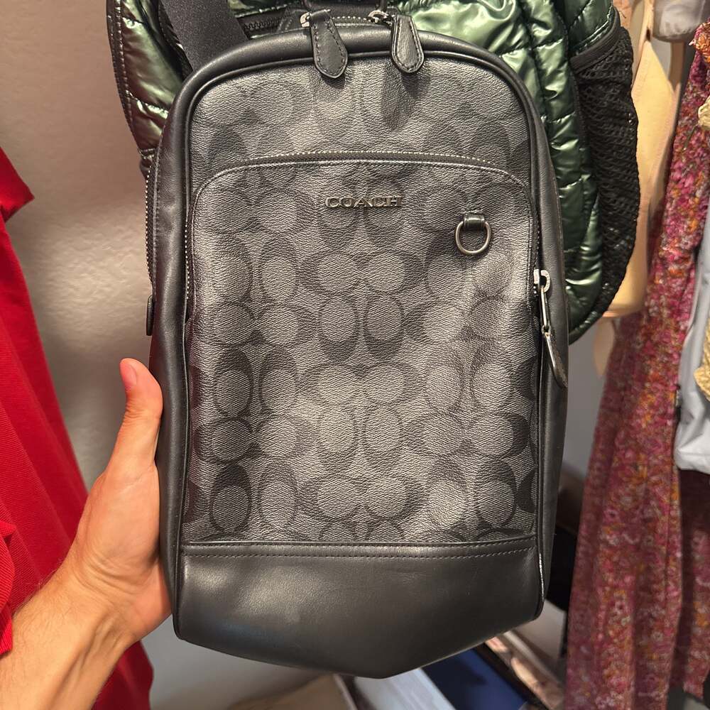 Coach Graham Pack In Signature Canvas Sling Bag